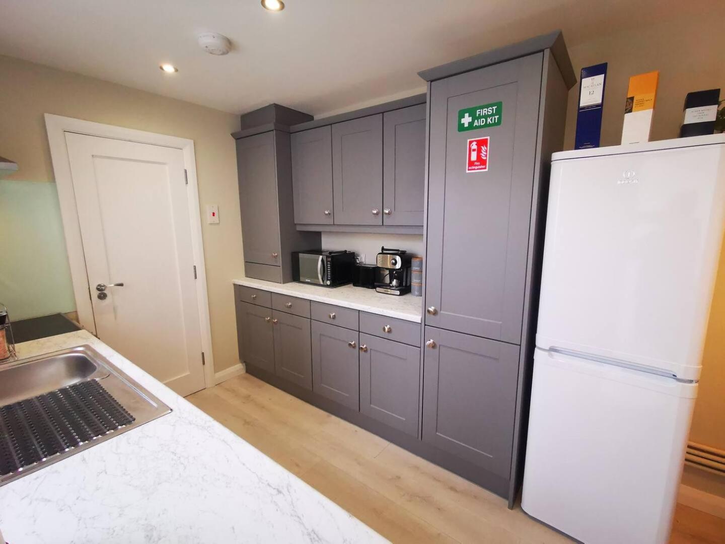 Villa 4Br Modern Botanic House Belfast Exterior foto